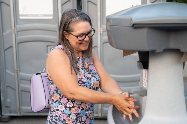 Portable Toilet Options We Offer in Des Peres, MO